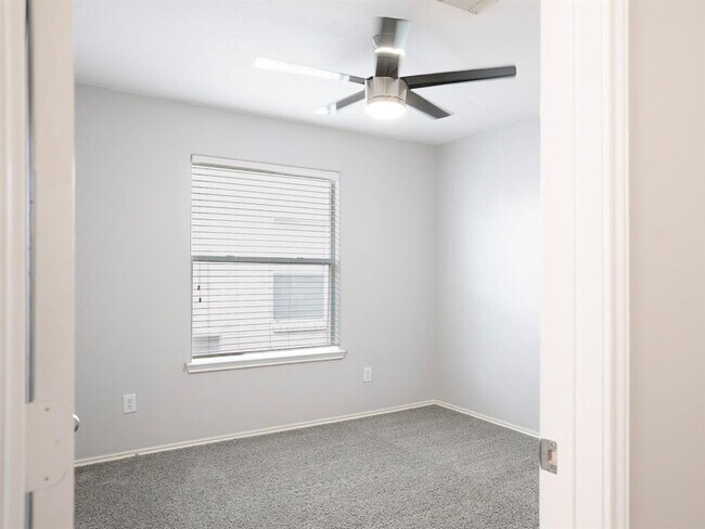 Building Photo - 2414 Alcove Foster Ct