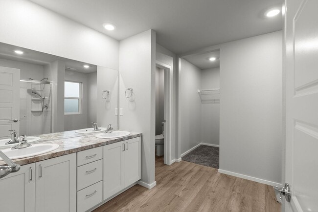 Building Photo - Newer Construction Home in Upriver Drive Neighborhood