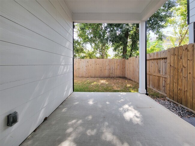 Building Photo - 5019 Creekmont Dr