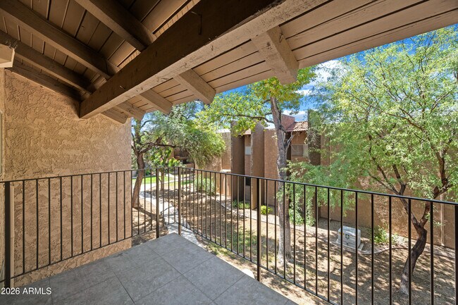 Building Photo - 5525 E Thomas Rd
