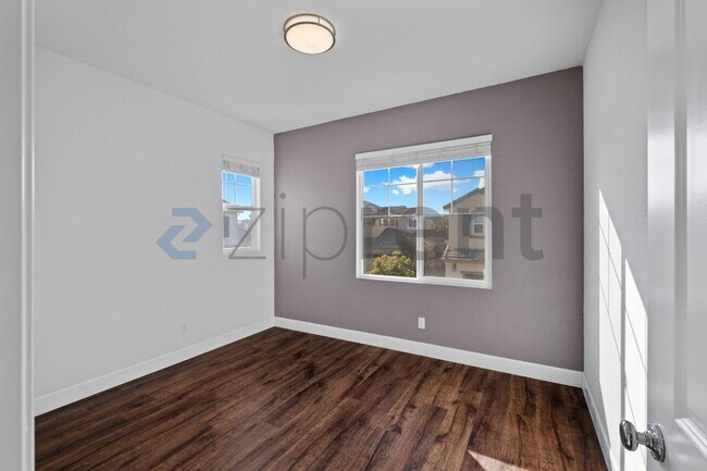 Building Photo - 2060 Salice Wy