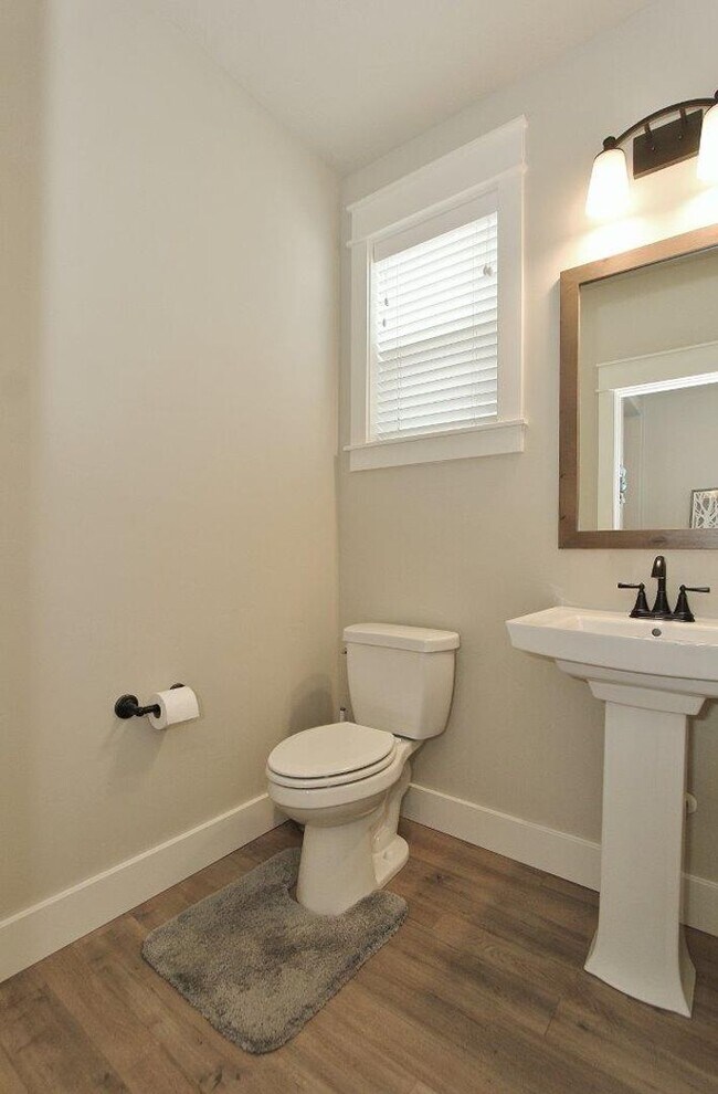 Building Photo - Lovely 4 bed 2 1/2 bath Home in Meridian, Available first week of July