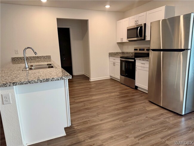Building Photo - 2388 Tapatio Dr