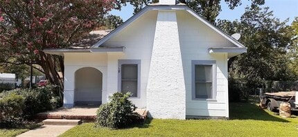 Building Photo - 901 Blandin St