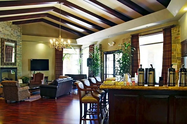 Clubhouse Lounge - 900 S Meadows Pky