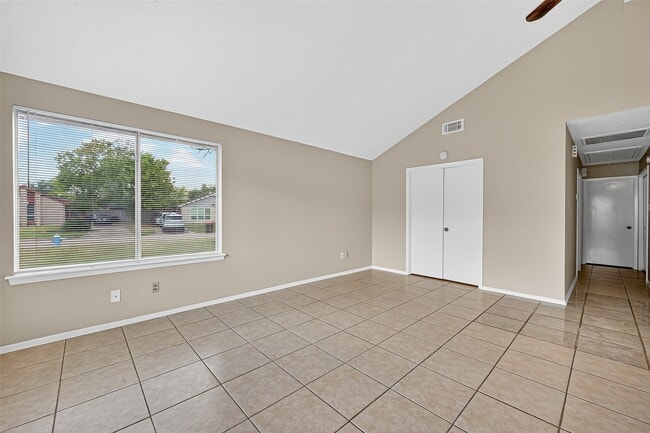 Building Photo - 7407 Alegria Dr