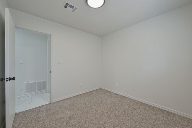 Building Photo - 3912 Parkwoods Ln