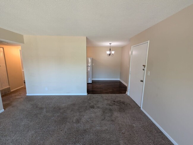 Building Photo - Modern 1BR Condo at Pembroke Gardens – Balcony, Pool Access & Utilities