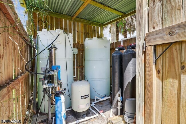 Building Photo - 850 29th St SW