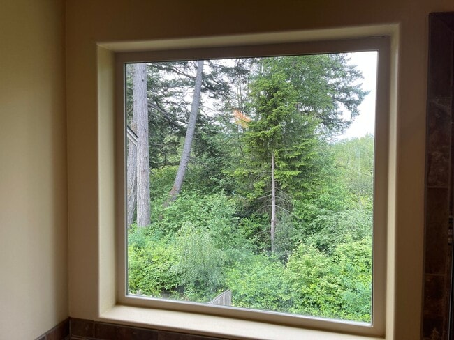 Building Photo - Beautiful 4 Bedroom in a small and exclusive neighborhood