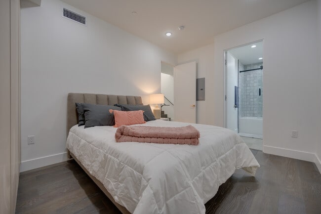 Building Photo - 4422 Riley Dr