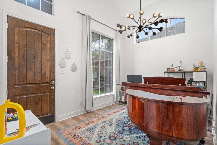 Building Photo - 13917 Fallsprings Way