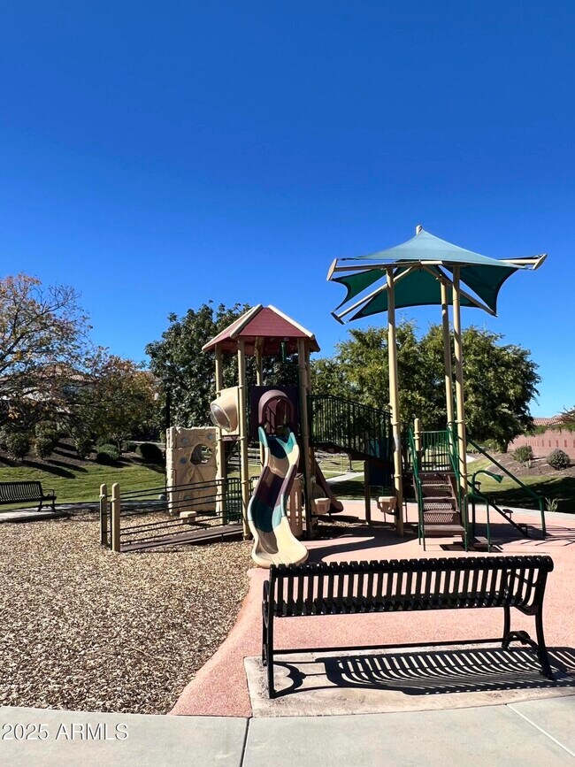 Building Photo - 836 E Constance Wy