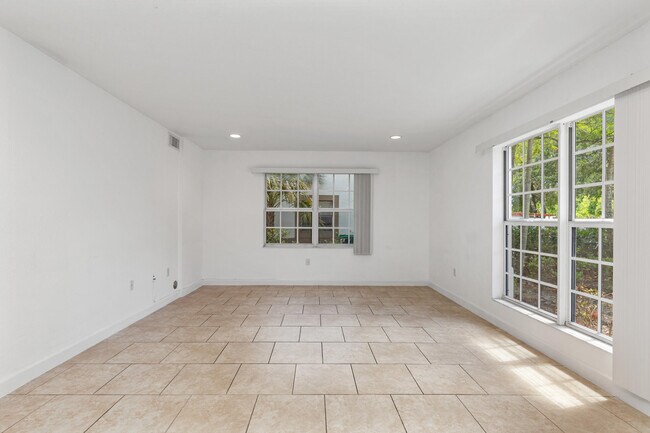 Building Photo - 3525 NW 114th Ln