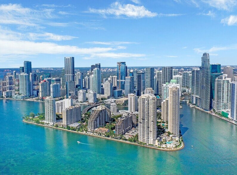 Building Photo - 540 Brickell Key