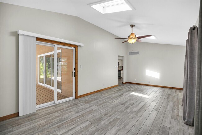 Building Photo - 1705 Lake Shore Dr
