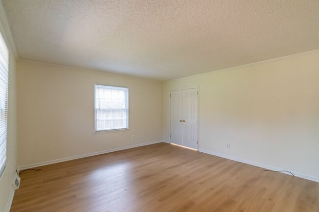 Building Photo - Well maintained ranch home in Charlotte!