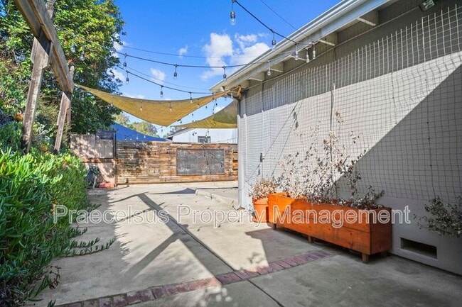 Building Photo - 5960 Nagel St