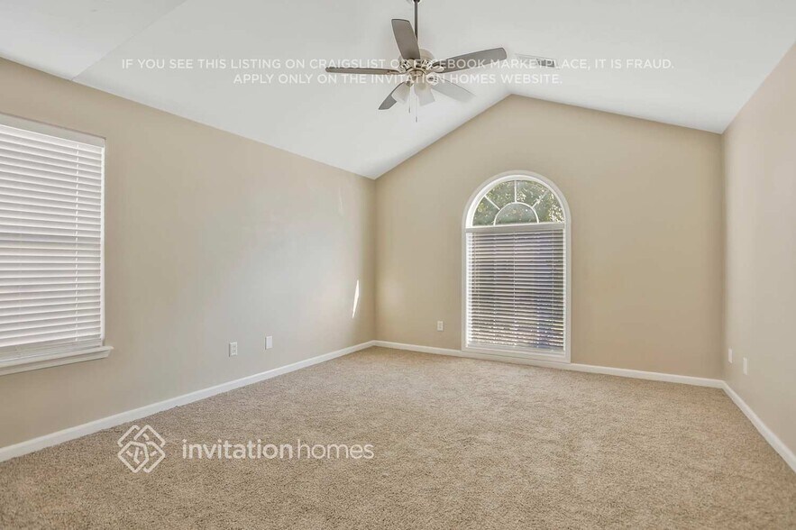Building Photo - 2613 Lake Park Bend