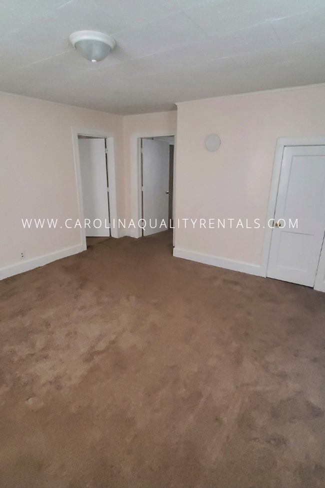 Building Photo - 2 bed 1 bath house