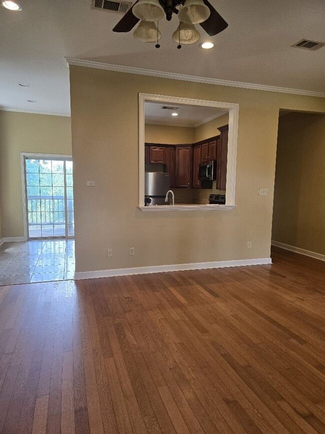 Building Photo - 3 bedroom 2 bath home for lease