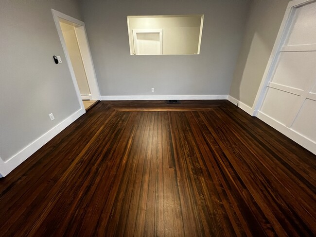 Building Photo - 158 Holland St