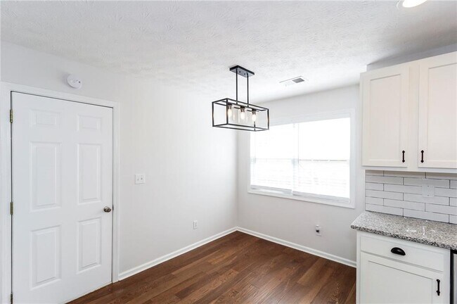 Building Photo - 96 Charleston Pkwy