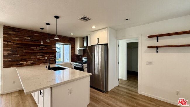 Building Photo - 6056 Fair Ave