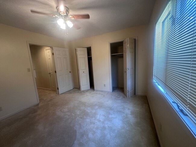 Building Photo - 1002 Juniper Springs Dr