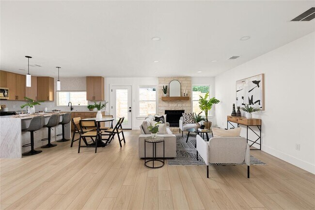 Building Photo - 8708 Cretys Cove