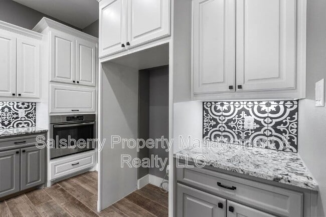 Building Photo - 121 Cedar Ln