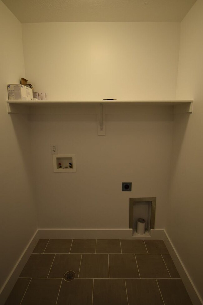 Building Photo - Charming 3 Bed 2.5 Bath Townhome in Murray!!!