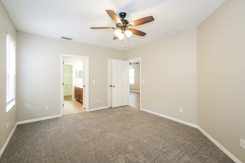 Building Photo - 16014 Loneoak View Dr