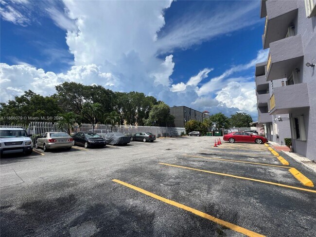 Building Photo - 1661 SW 3rd St