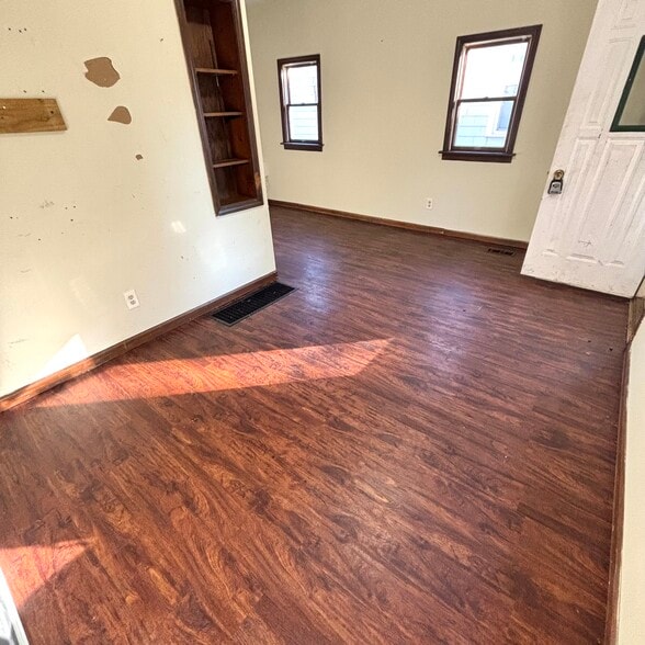 Building Photo - 506 N Foster Ave