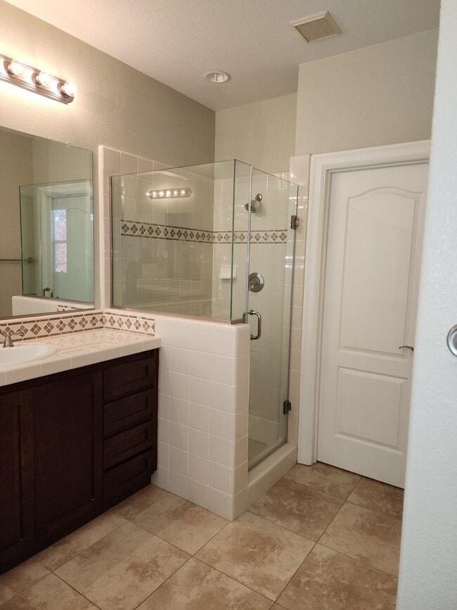 Building Photo - 1385 Oak Valley Dr