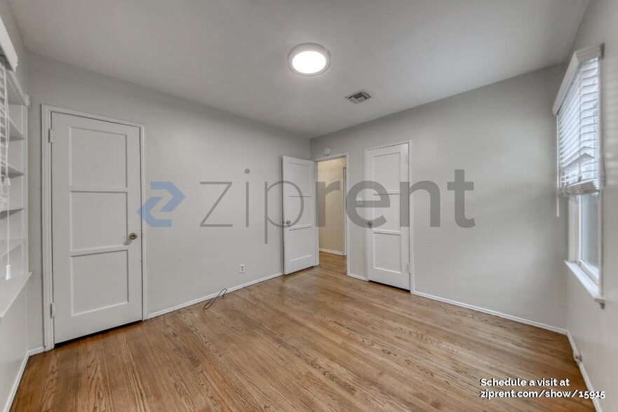 Building Photo - 5142 Balboa Blvd