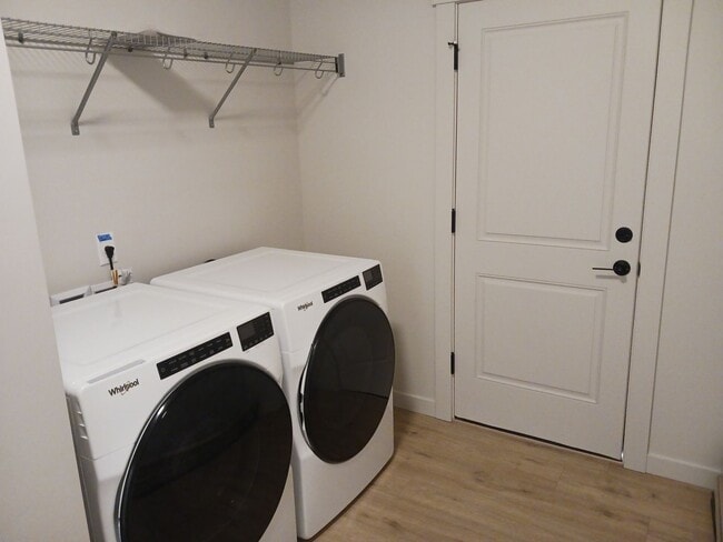 Building Photo - Fantastic Brand New 1 Bedroom Townhouse