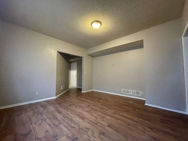 Building Photo - 726 Morgan Avenue North