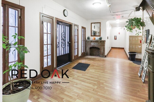 Building Photo - 290 Loma Dr