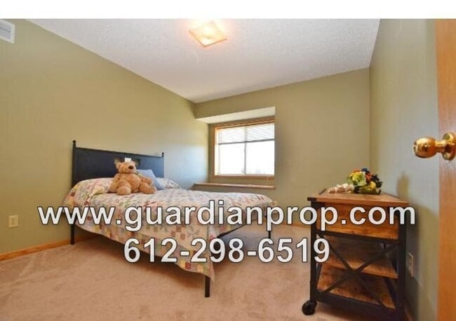 Building Photo - Rosemount Townhouse Available September 1,...