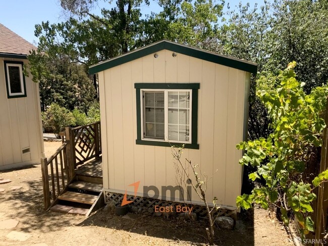 Building Photo - 539 Palms Dr