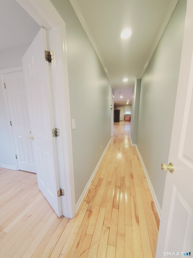 Building Photo - 211 Main St