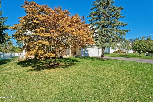 Building Photo - 5 Shamrock Cir