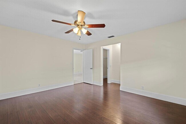 Building Photo - 3057 NW 103rd Ln