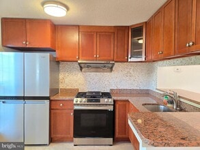 Building Photo - 7901 Old Carriage Trail