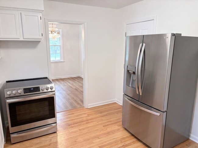 Building Photo - 3980 Renwal St