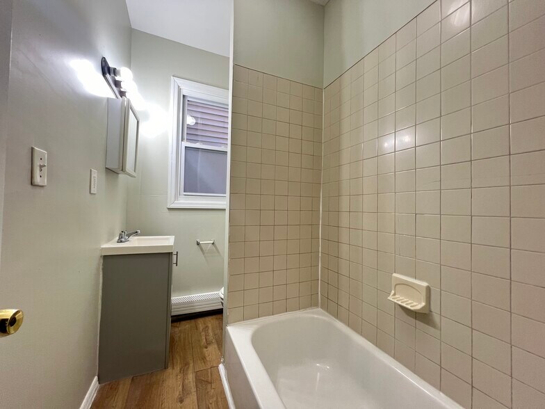 Unit 1L - 666 Grove St