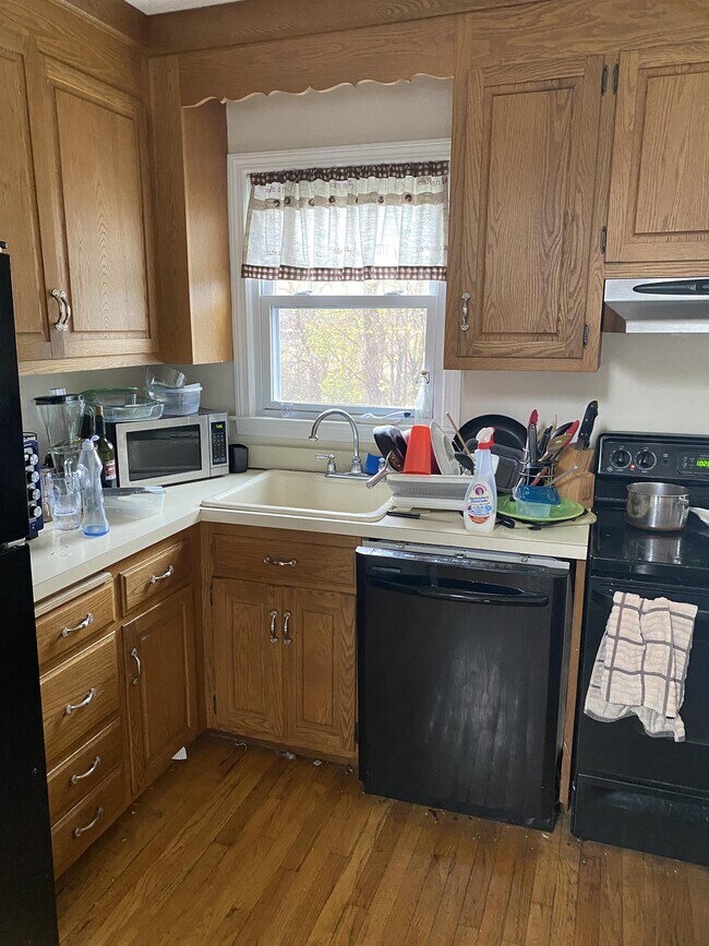 Building Photo - 5 Sunnyside Ave