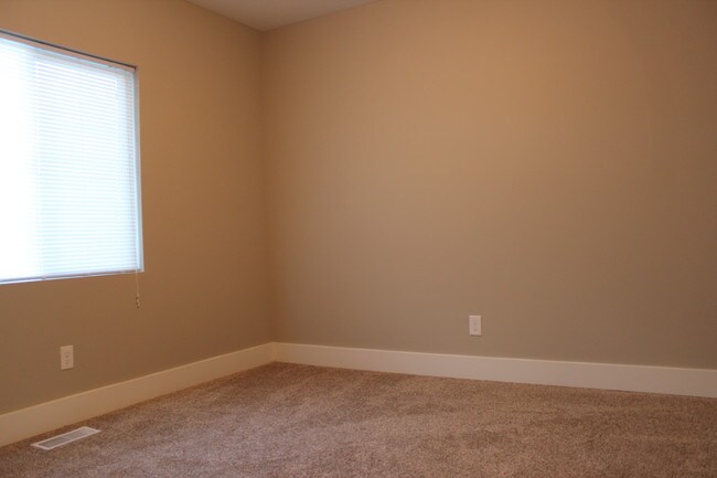 Building Photo - 226 Valley Ave SW